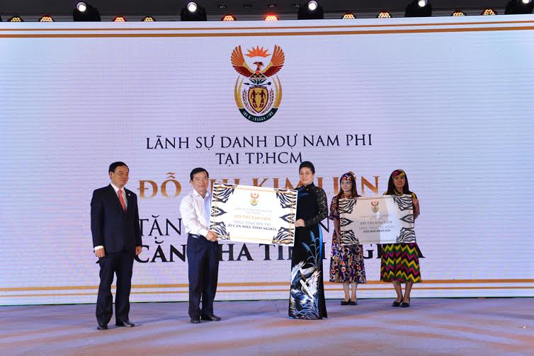 Văn[-]phòng[-]Lãnh[-]sự[-]Nam[-]Phi[-]tại[-]TP.HCM[-]kỷ[-]niệm[-]22[-]năm[-]ngày[-]Quốc[-]khánh[-]Nam[-]Phi